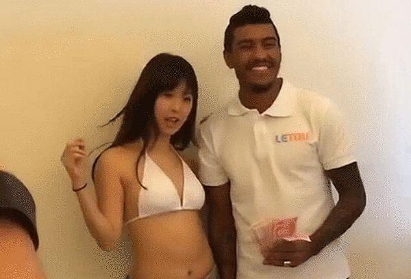 美女扒开腿让人桶