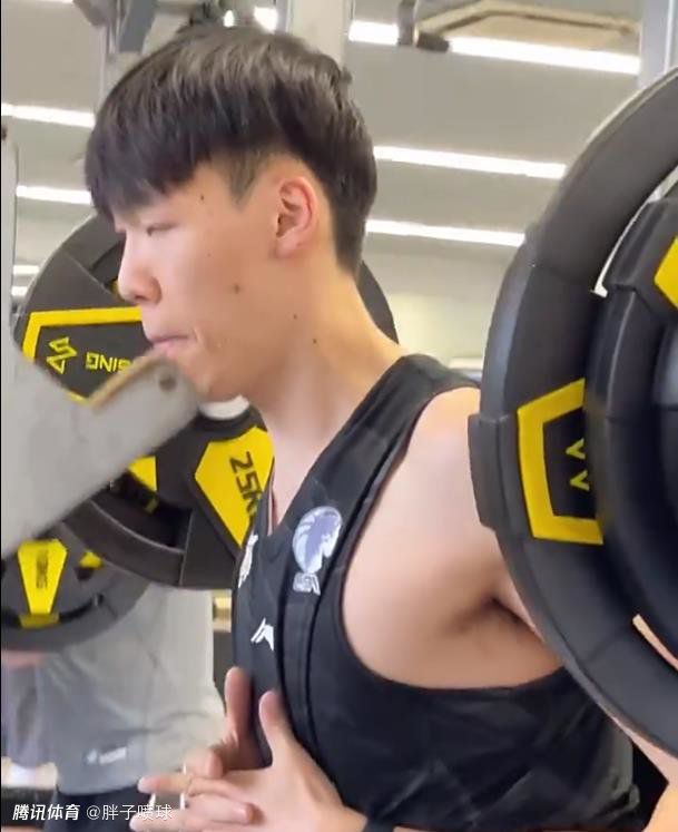 只跟朋友妈妈接吻